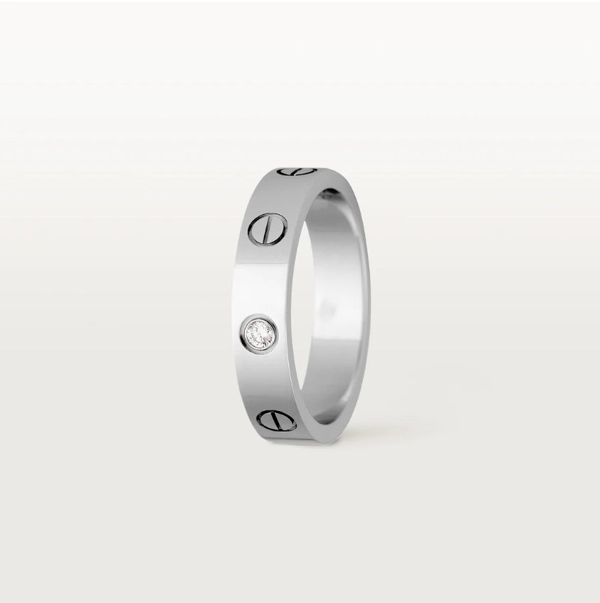 LOVE ring, small model 1 stones
